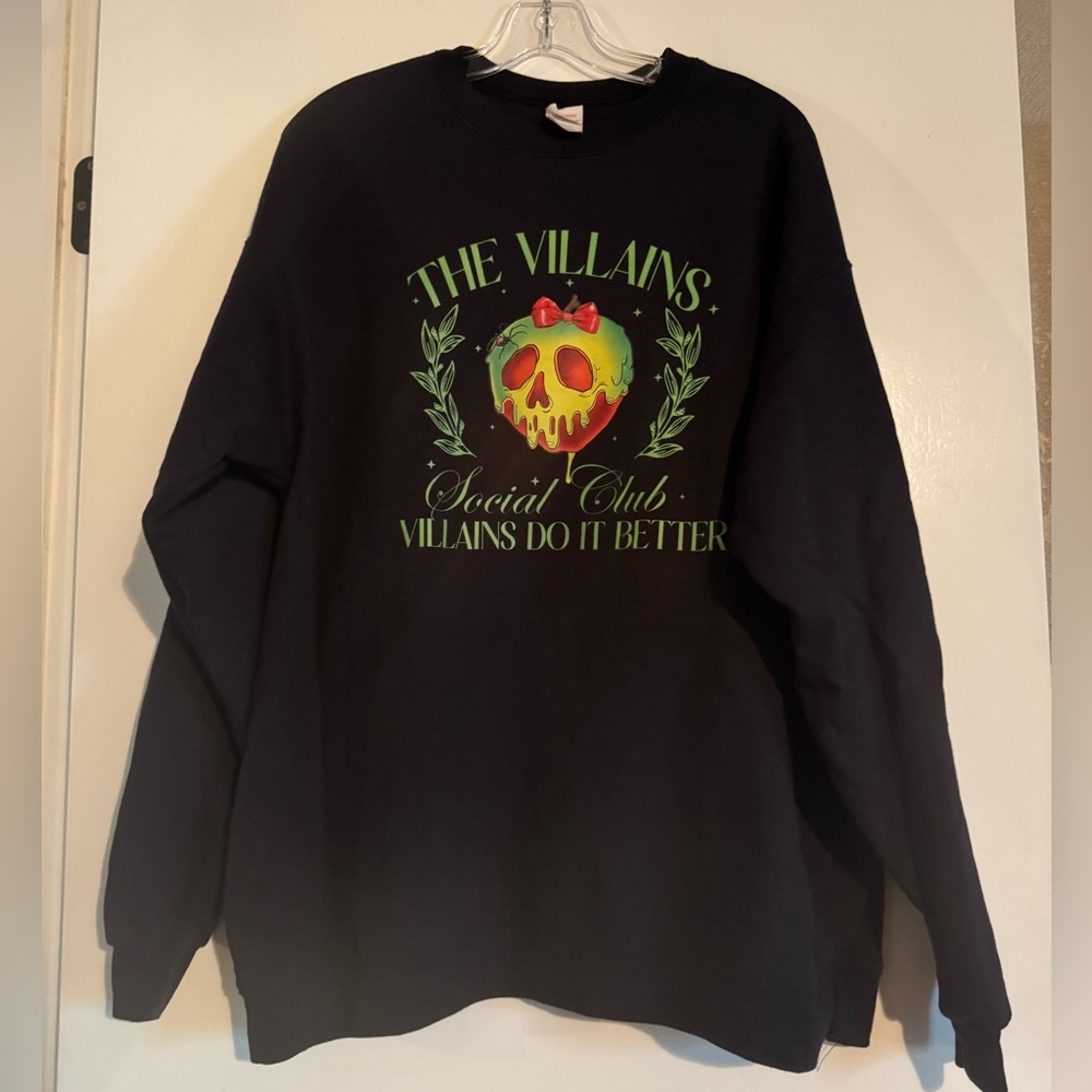 NWOT Black Villains Social Club Graphic Sweatshirt